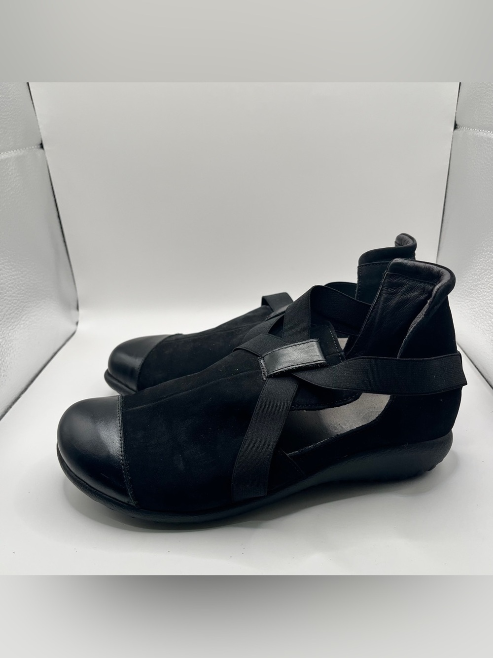 Naot Womens Rakua Shoe Size 38 US 7Black Nubuck Cutout Booties Comfy Pull On